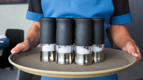 Forskare: Inga fördelar för hälsan genom att minska på saltet